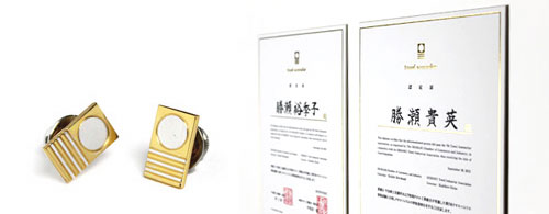 タオルソムリエのバッヂと認定証